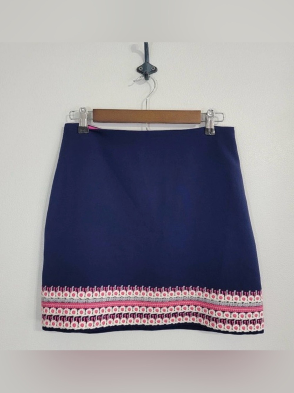 Vineyard Vines  Navy Crepe Embroidered Hem skirt nwt size 16 (38x18)